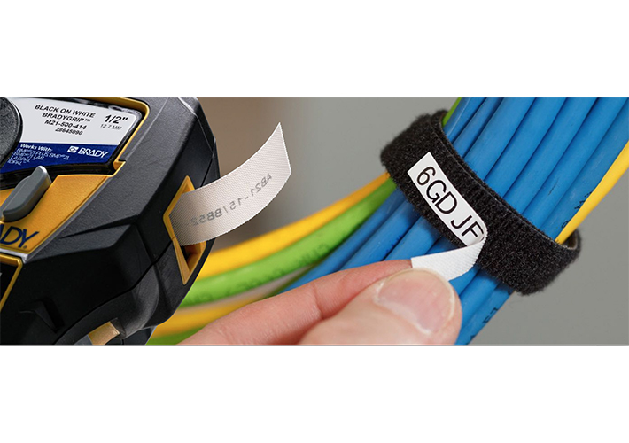 Foto Etiquetas para marcar e identificar mazos de cables.